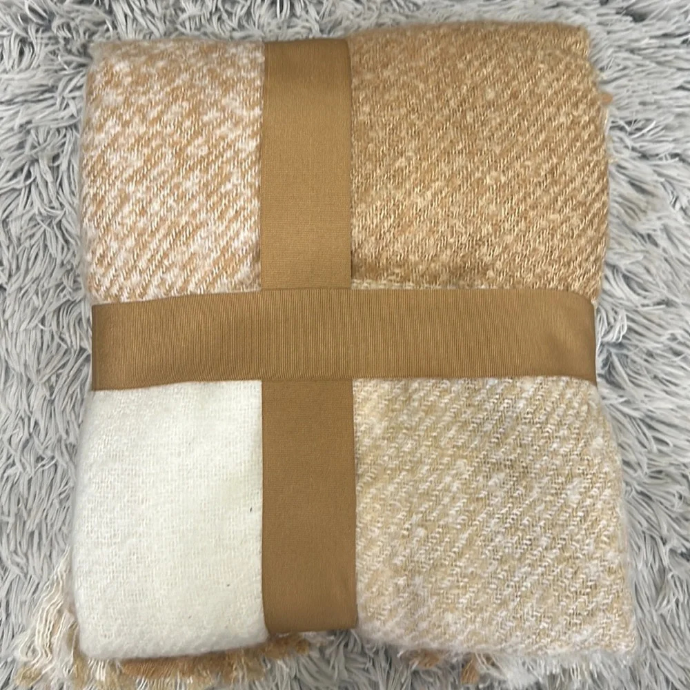 Member’s Mark Plaid Faux Mohair Oversized Throw NWT